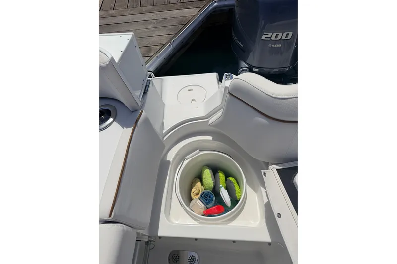 Slide: The Image of Sea Hunt Ultra 275SE 2021 - 38
