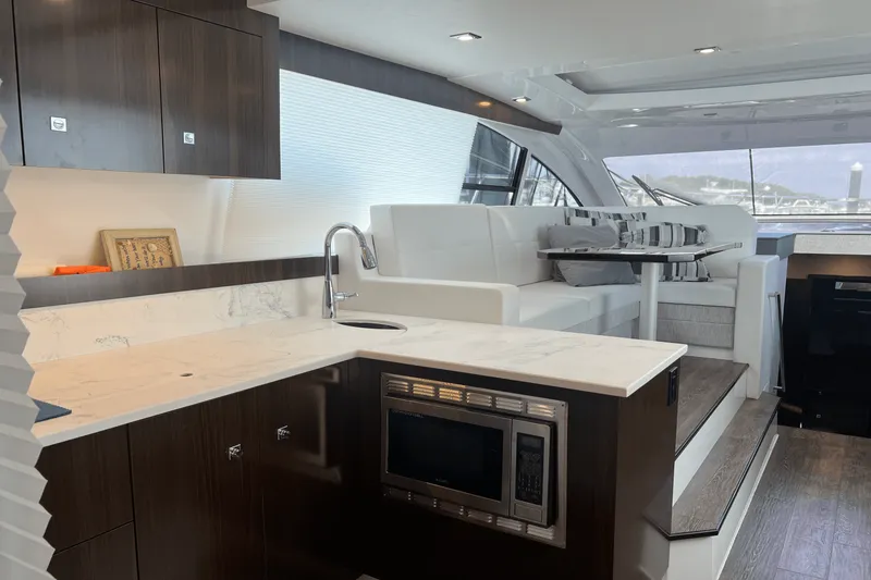 Slide: The Image of Cruisers Yachts 46 CANTIUS 2022 - 11
