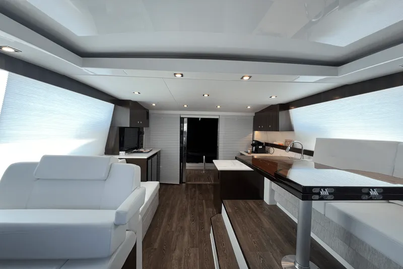 Slide: The Image of Cruisers Yachts 46 CANTIUS 2022 - 19