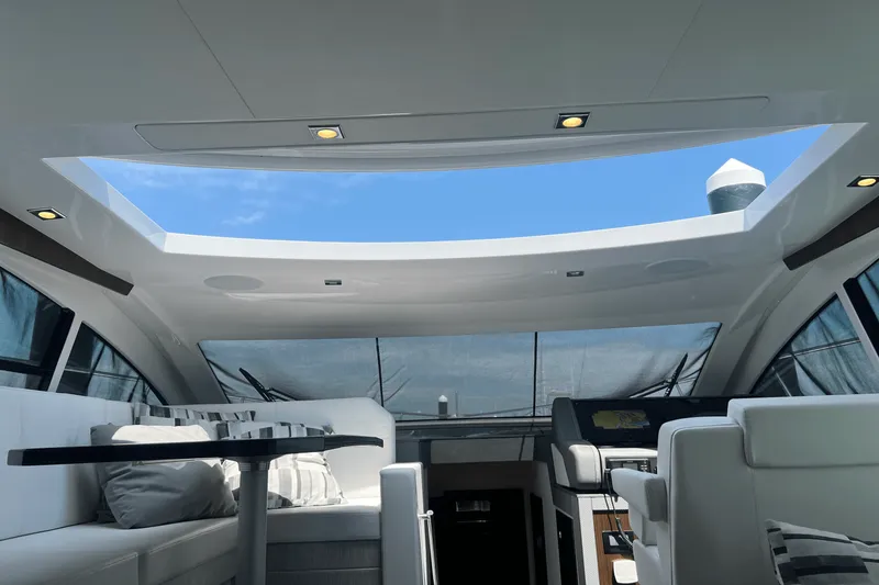 Slide: The Image of Cruisers Yachts 46 CANTIUS 2022 - 21