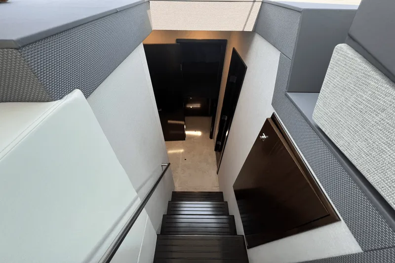 Slide: The Image of Cruisers Yachts 46 CANTIUS 2022 - 22