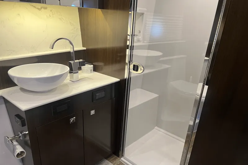 Slide: The Image of Cruisers Yachts 46 CANTIUS 2022 - 26