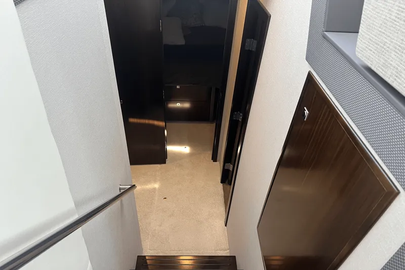 Slide: The Image of Cruisers Yachts 46 CANTIUS 2022 - 28