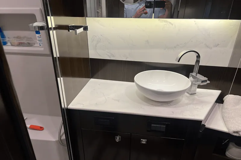 Slide: The Image of Cruisers Yachts 46 CANTIUS 2022 - 29