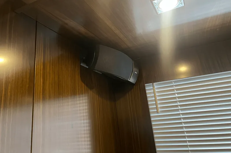 Slide: The Image of Cruisers Yachts 46 CANTIUS 2022 - 31