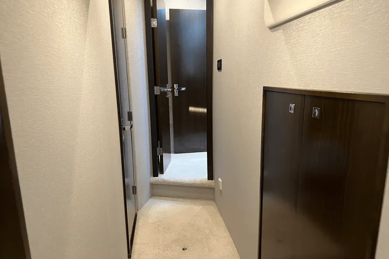 Slide: The Image of Cruisers Yachts 46 CANTIUS 2022 - 33