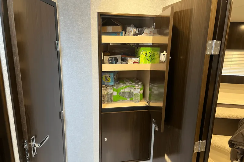 Slide: The Image of Cruisers Yachts 46 CANTIUS 2022 - 36