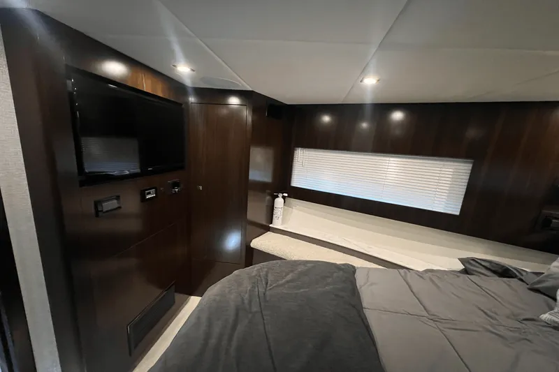 Slide: The Image of Cruisers Yachts 46 CANTIUS 2022 - 40