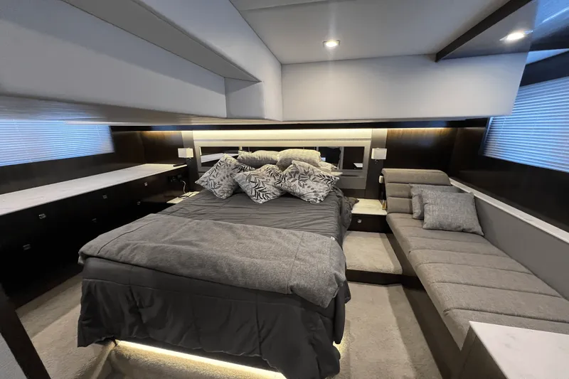 Slide: The Image of Cruisers Yachts 46 CANTIUS 2022 - 43