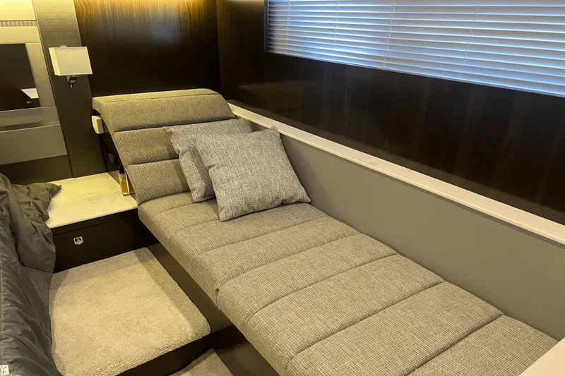 Slide: The Image of Cruisers Yachts 46 CANTIUS 2022 - 44