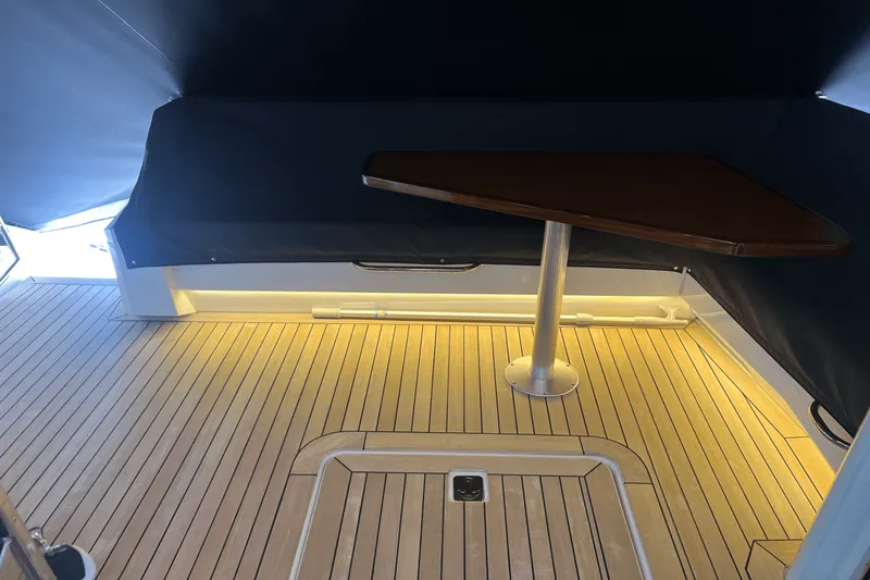 Slide: The Image of Cruisers Yachts 46 CANTIUS 2022 - 5