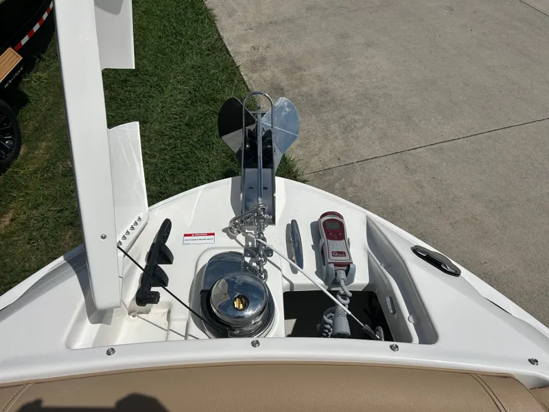 Slide: The Image of Sea Ray SLX 280 2026 - 36