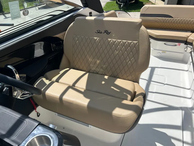 Slide: The Image of Sea Ray SLX 280 2026 - 25