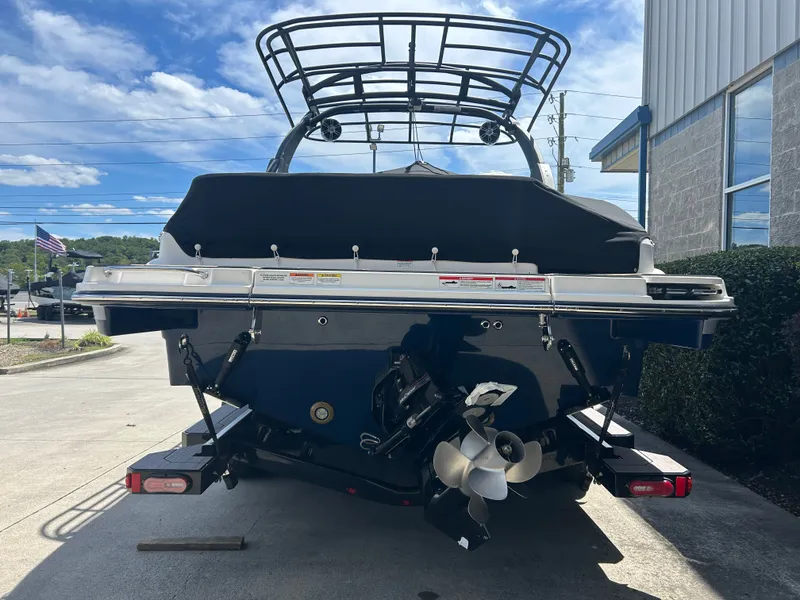 Slide: The Image of Sea Ray SLX 280 2026 - 5