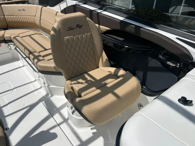 Slide: The Image of Sea Ray SLX 280 2026 - 23