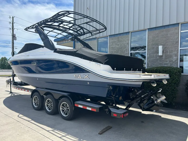 Slide: The Image of Sea Ray SLX 280 2026 - 4