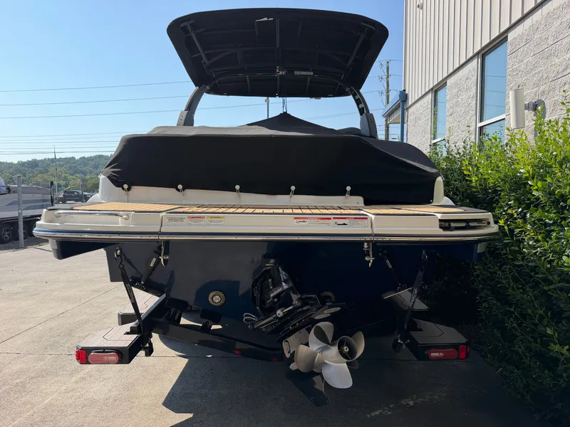 Slide: The Image of Sea Ray SLX 280 2026 - 4