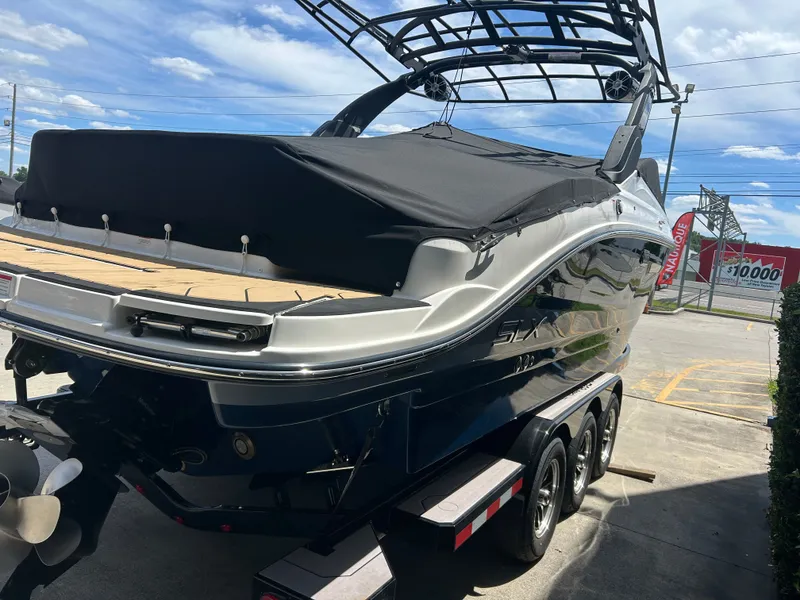 Slide: The Image of Sea Ray SLX 280 2026 - 7