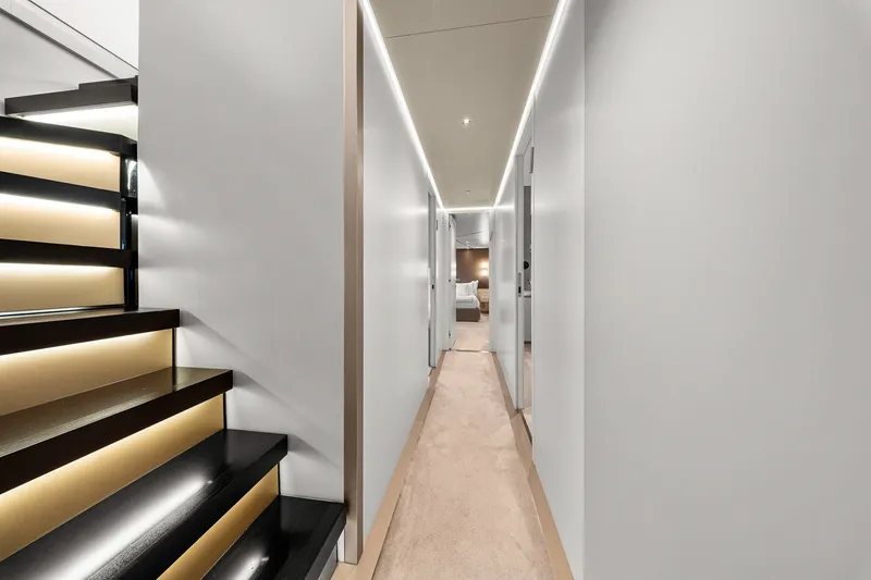 Slide: The Image of Azimut Magellano 25M 2022 - 55