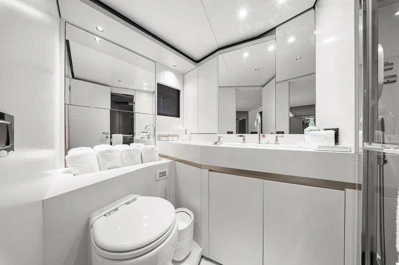 Slide: The Image of Azimut Magellano 25M 2022 - 67