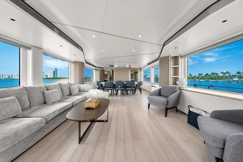 Slide: The Image of Azimut Magellano 25M 2022 - 46
