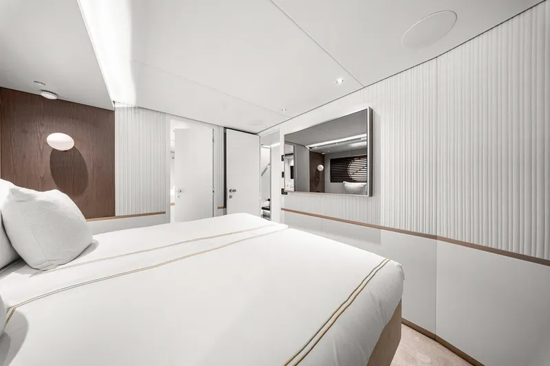 Slide: The Image of Azimut Magellano 25M 2022 - 58