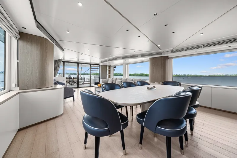 Slide: The Image of Azimut Magellano 25M 2022 - 47