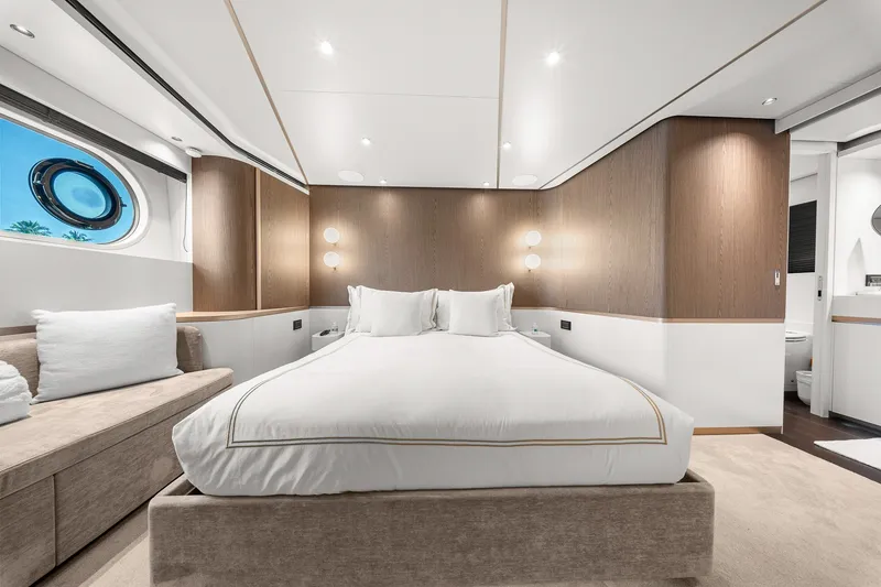 Slide: The Image of Azimut Magellano 25M 2022 - 61