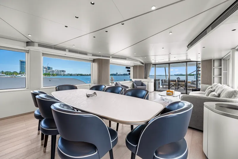 Slide: The Image of Azimut Magellano 25M 2022 - 43