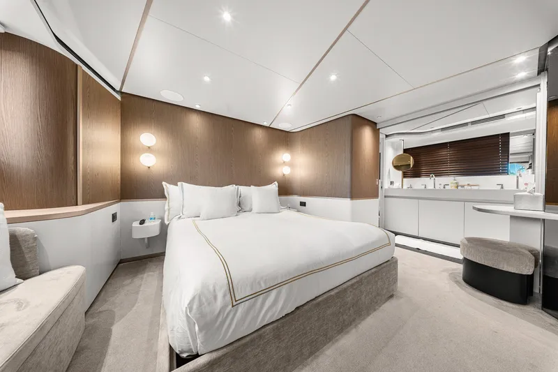 Slide: The Image of Azimut Magellano 25M 2022 - 62