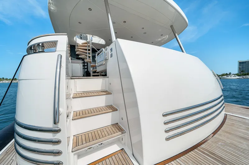 Slide: The Image of Azimut Magellano 25M 2022 - 17