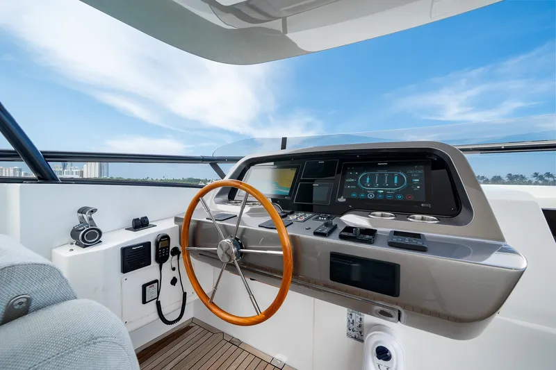 Slide: The Image of Azimut Magellano 25M 2022 - 30