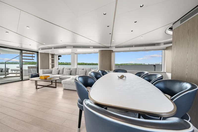 Slide: The Image of Azimut Magellano 25M 2022 - 40