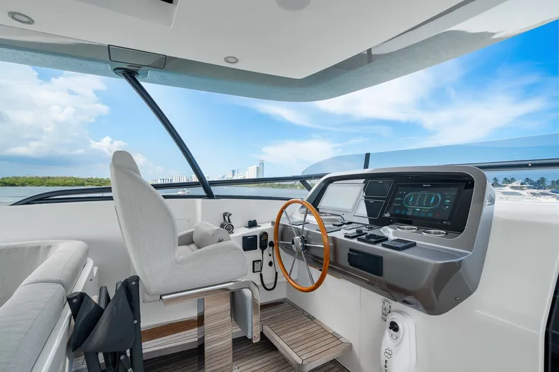 Slide: The Image of Azimut Magellano 25M 2022 - 31