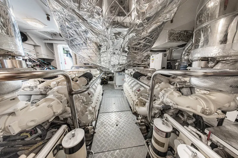 Slide: The Image of Azimut Magellano 25M 2022 - 77