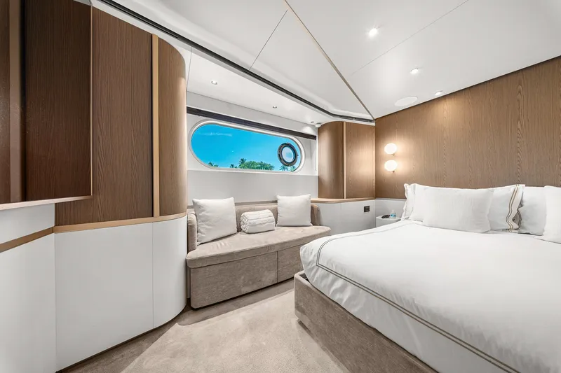 Slide: The Image of Azimut Magellano 25M 2022 - 52