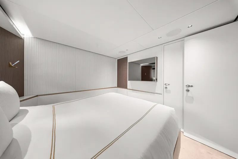 Slide: The Image of Azimut Magellano 25M 2022 - 56