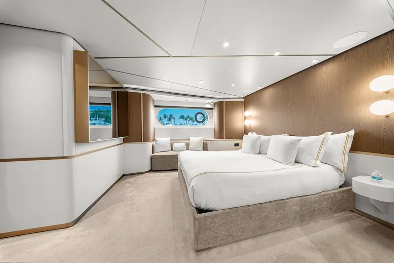 Slide: The Image of Azimut Magellano 25M 2022 - 54