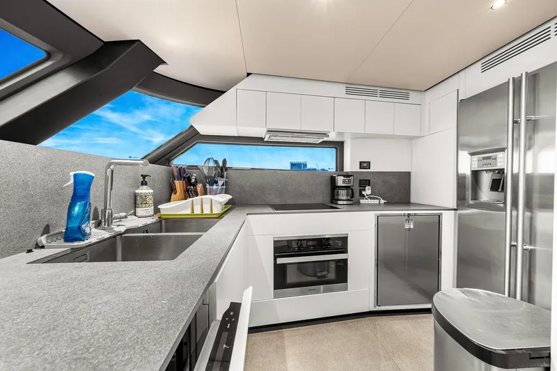 Slide: The Image of Azimut Magellano 25M 2022 - 50