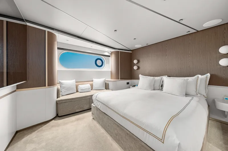 Slide: The Image of Azimut Magellano 25M 2022 - 71