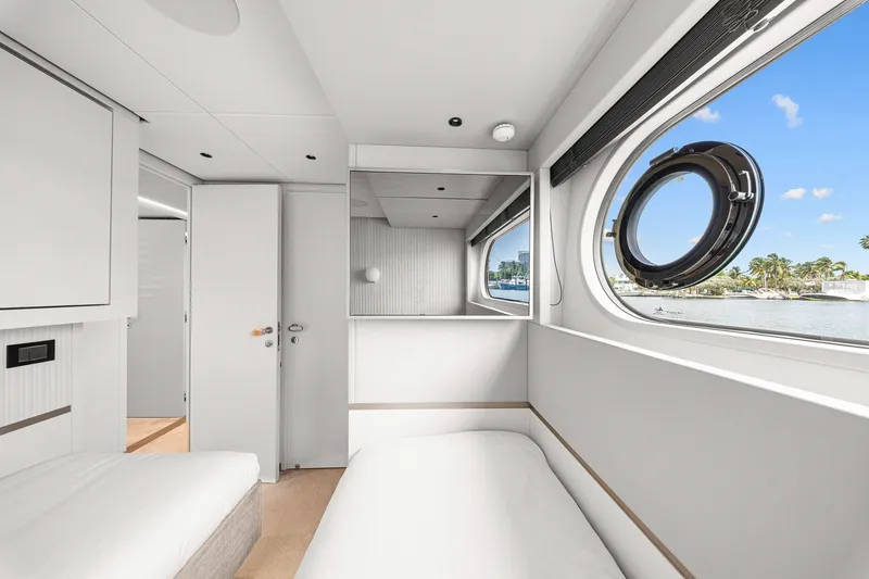 Slide: The Image of Azimut Magellano 25M 2022 - 57