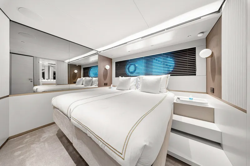 Slide: The Image of Azimut Magellano 25M 2022 - 59