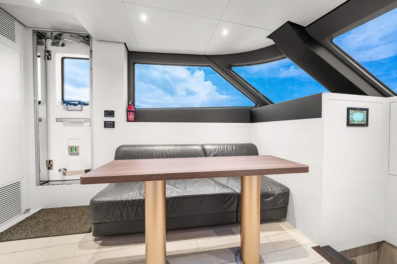 Slide: The Image of Azimut Magellano 25M 2022 - 48