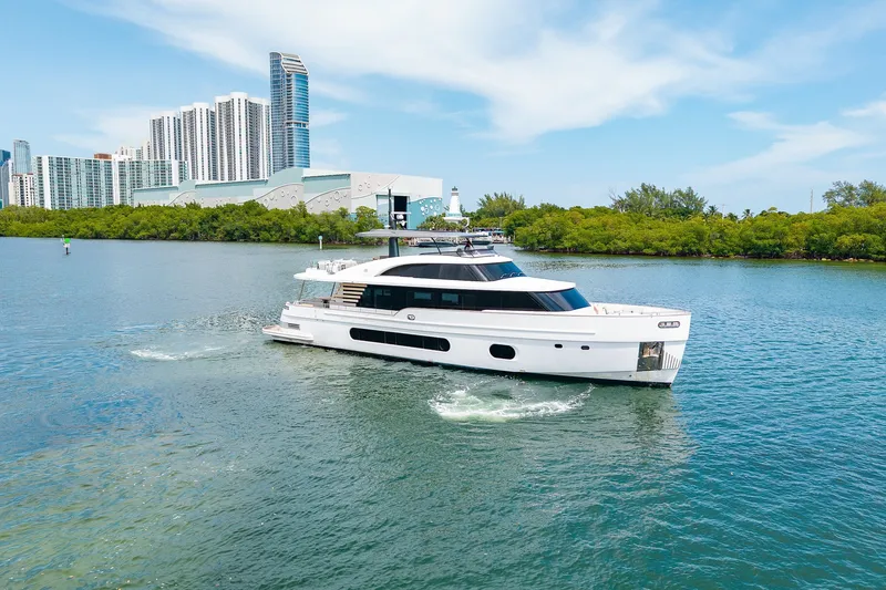Slide: The Image of Azimut Magellano 25M 2022 - 15