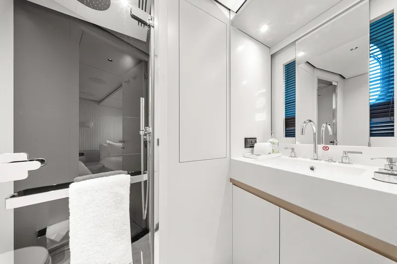 Slide: The Image of Azimut Magellano 25M 2022 - 65