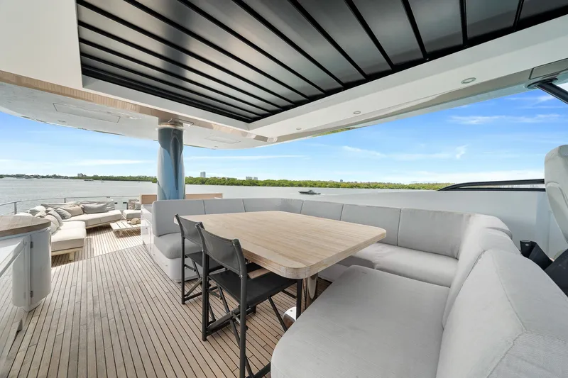 Slide: The Image of Azimut Magellano 25M 2022 - 25