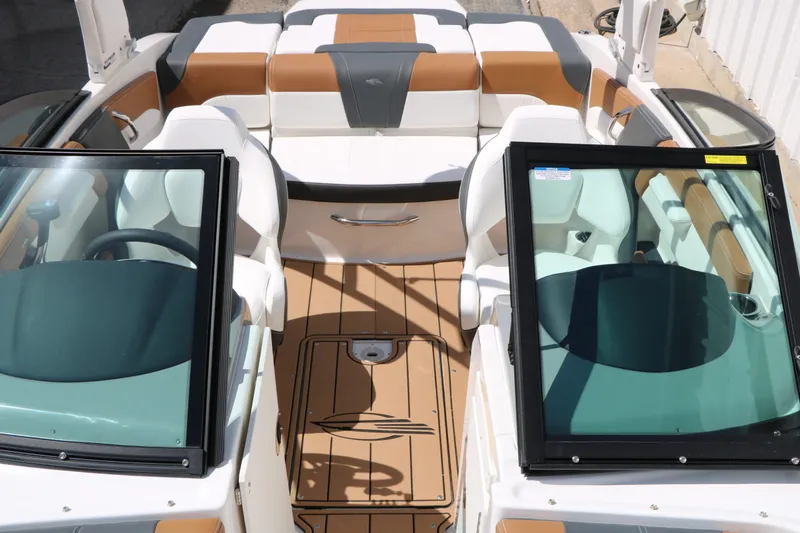 Slide: The Image of Chaparral 21 SSi 2026 - 25