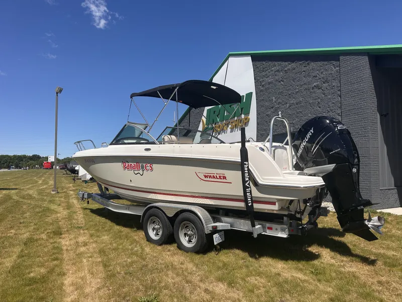 Slide: The Image of Boston Whaler 230 VANTAGE 2017 - 24