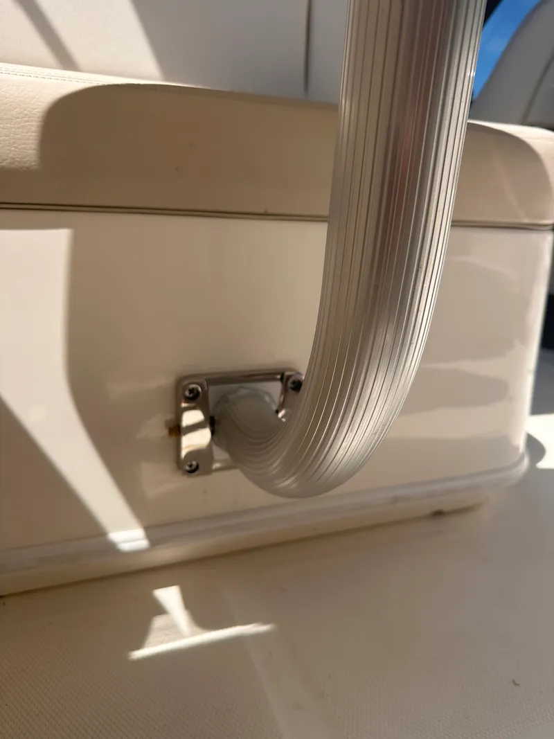 Slide: The Image of Boston Whaler 230 VANTAGE 2017 - 21