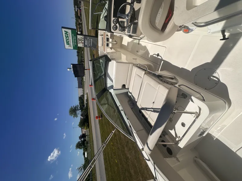 Slide: The Image of Boston Whaler 230 VANTAGE 2017 - 16